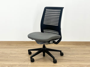 Steelcase Think V2
