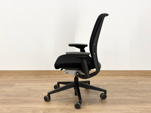 Steelcase Think V2
