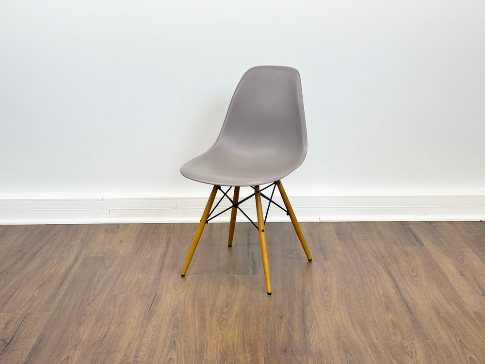 Vitra Eames Plastic Gris