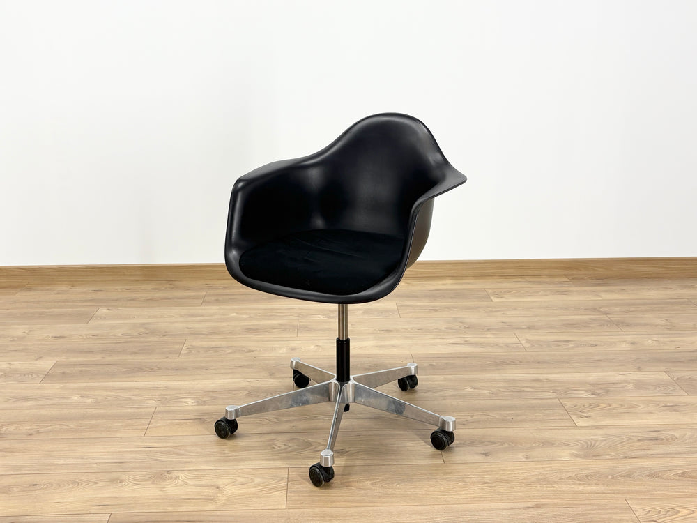 Vitra Eames Plastic
