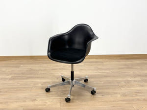 Vitra Eames Plastic