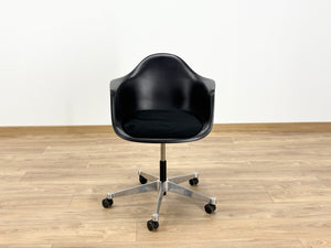 Vitra Eames Plastic