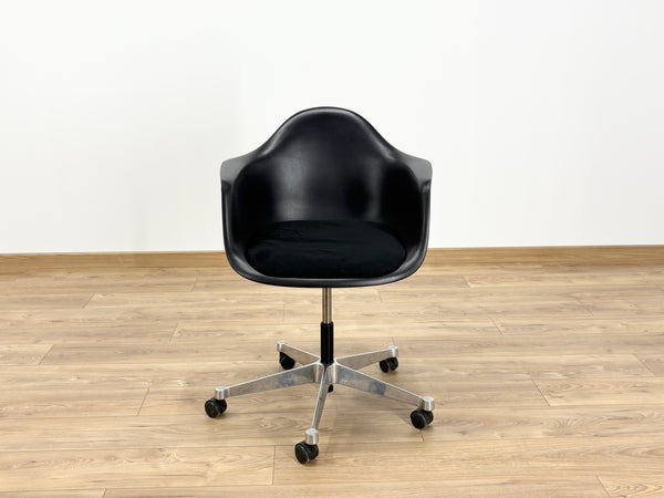 Vitra Eames Plastic