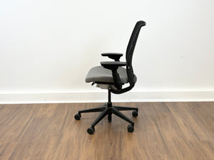 Steelcase Think V2
