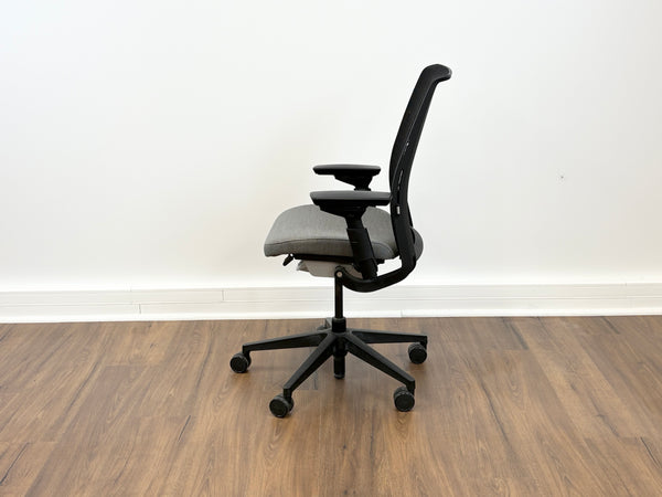 Steelcase Think V2