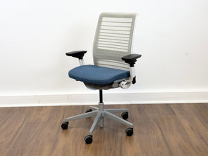 Steelcase Think V2