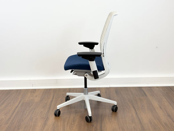 Steelcase Think V2