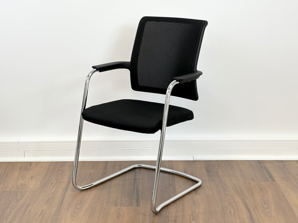 Interstuhl Goal-Air 570G