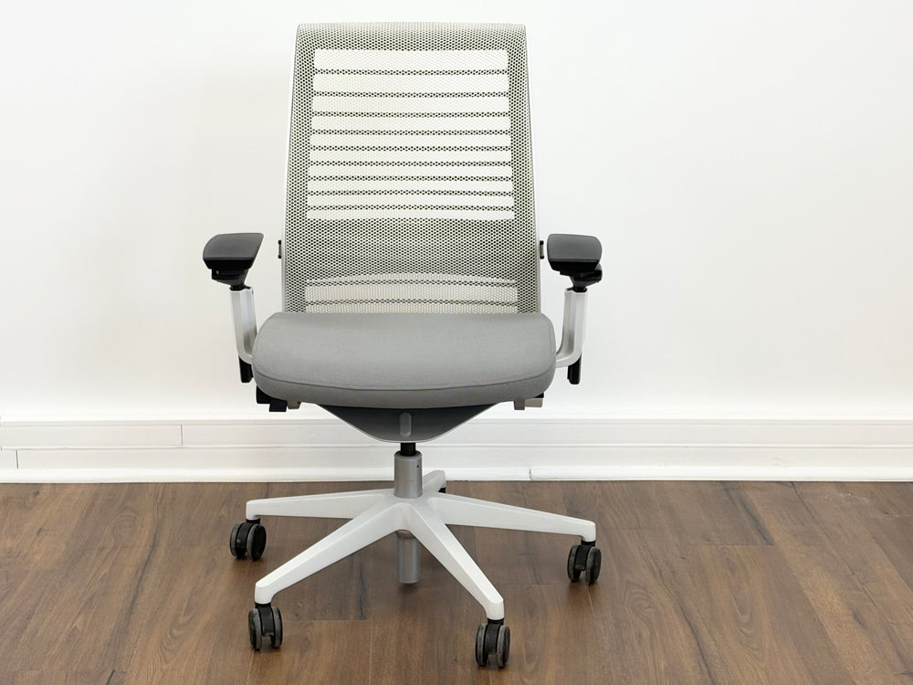 Steelcase Think V2