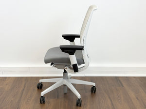 Steelcase Think V2